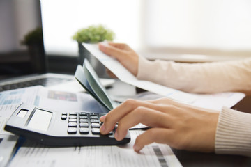 monthly-accounts Person doing monthly accounts